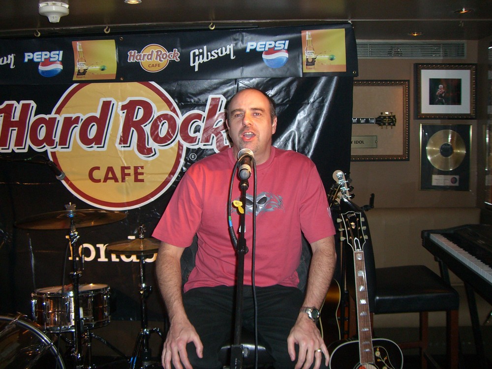 thunder hard rock cafe march 2006 01